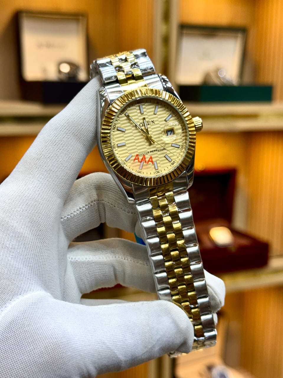 Men’s Luxury Gold Jubilee Bracelet Watch – Fluted Bezel & Date Display